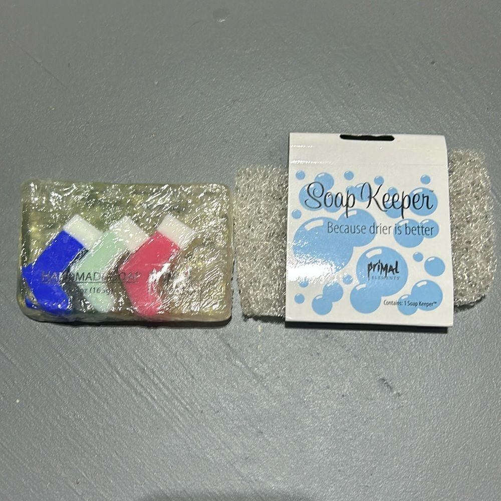 Holiday Soap Bar and Soap Tray/Keeper - Picture 1 of 3